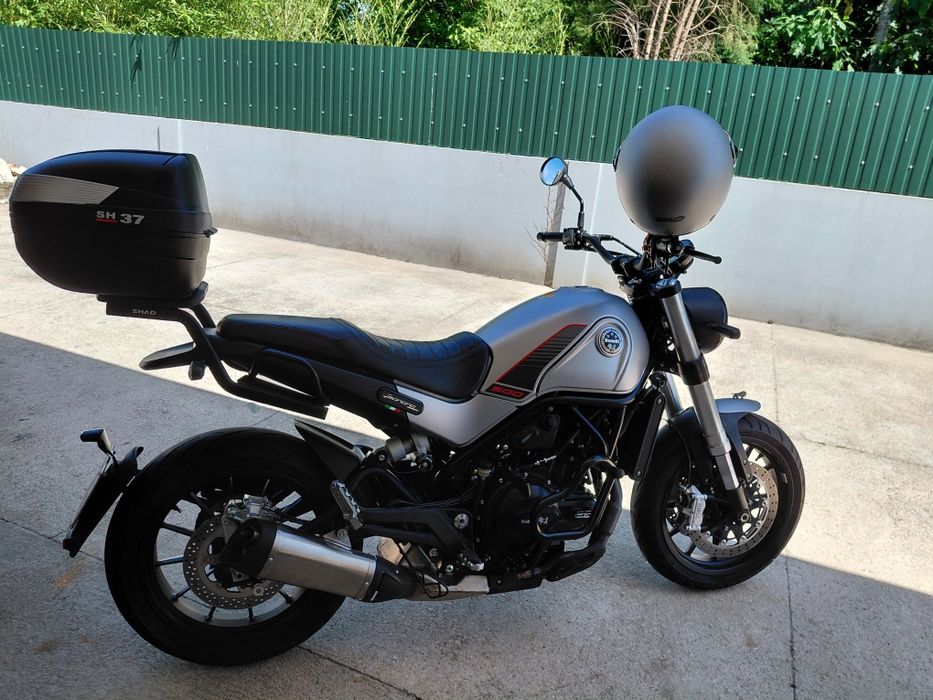 Mota benelli leoncino trail 500 de 2023 com mais ou menos 6000km  4300€ a discutir