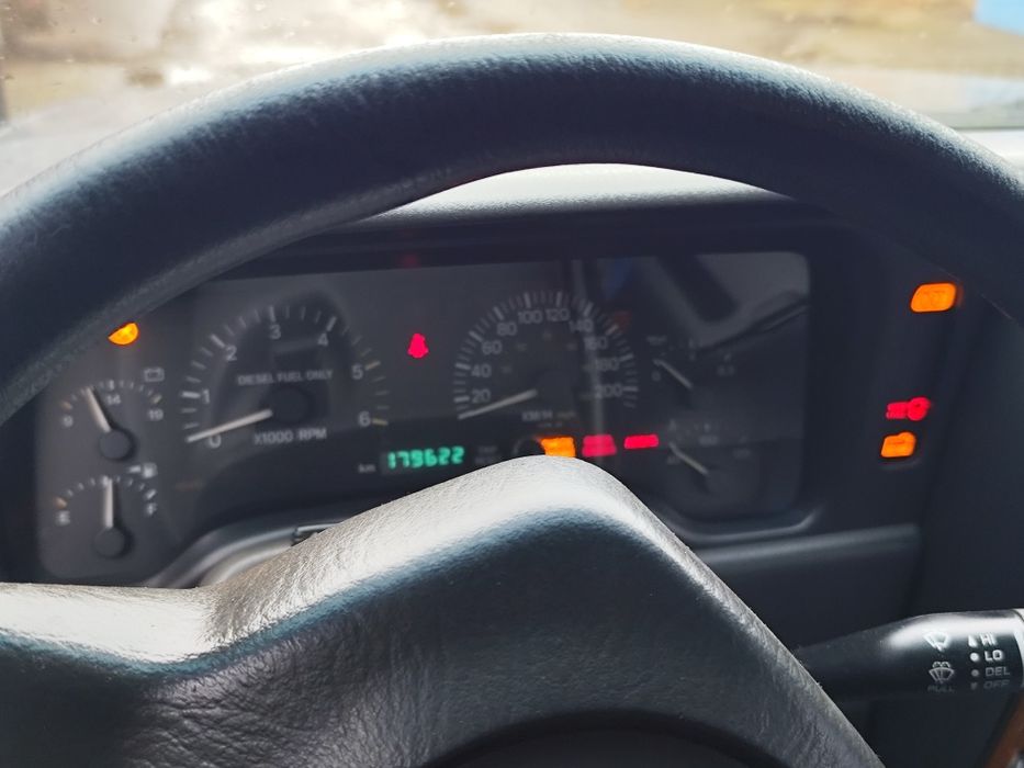 Продам авто джип черокі 2.5 дизель всі питання по телефону