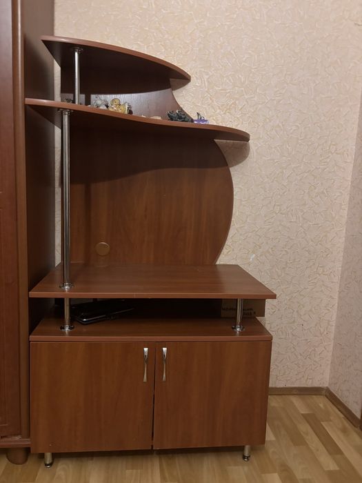 Продам стіл і тумбочку під телевізор