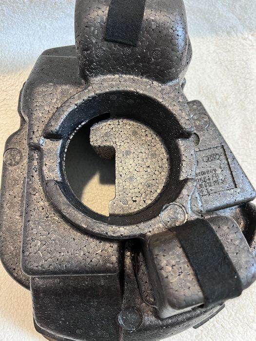 Acessorio/caixa de ferramentas para colocar dentro pneu suplente