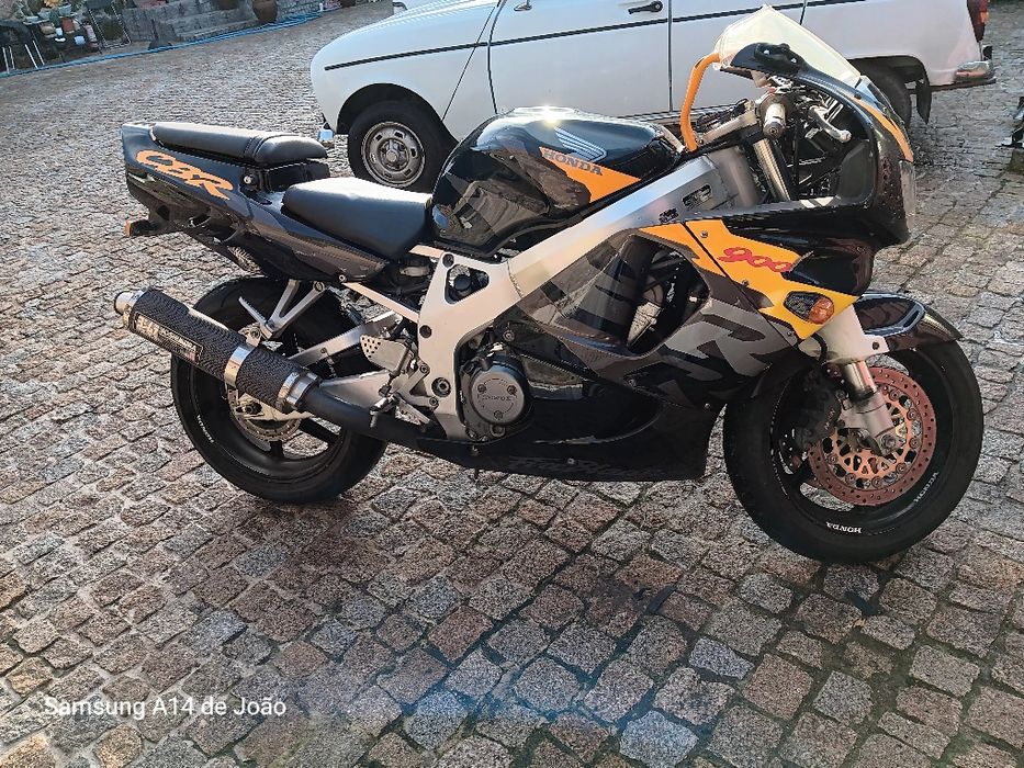 Honda cbr900rr fireblade