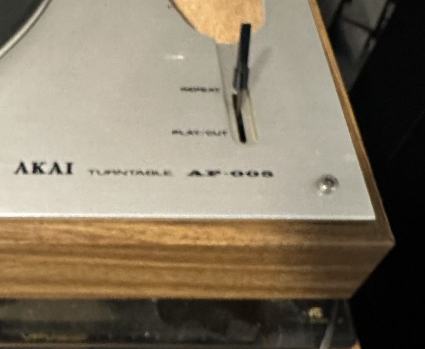 Akai AP-005 - Gira discos vintage - sem braço