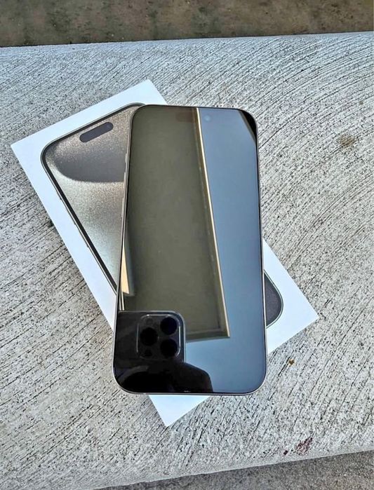 iPhone 15 Pro Max 256GB Titanium Natural – Como novo