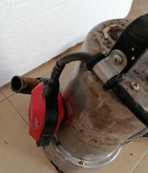 Bomba de águas de fossas, para peças, por 15€