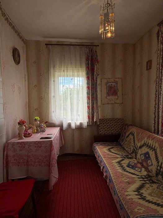Продаж теплого будинку в смт Березне неподалік від центру