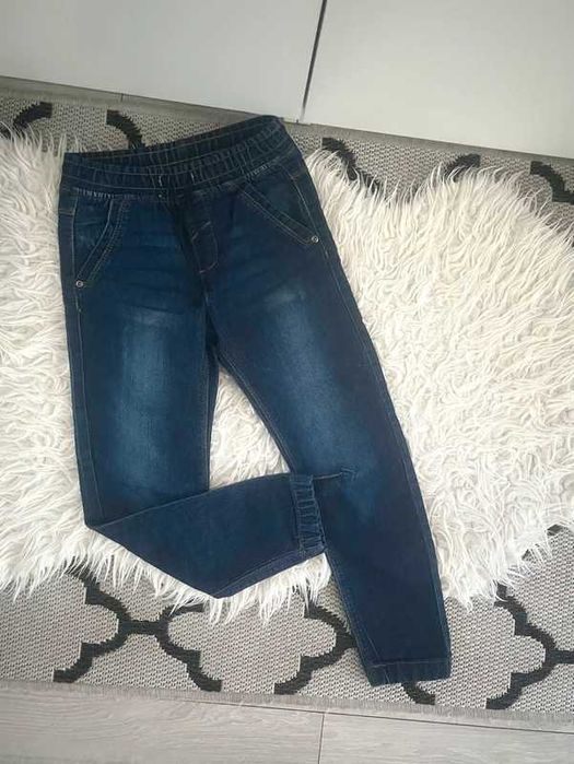 Ciemne jeansy rurki chłopięce Pepco 128cm