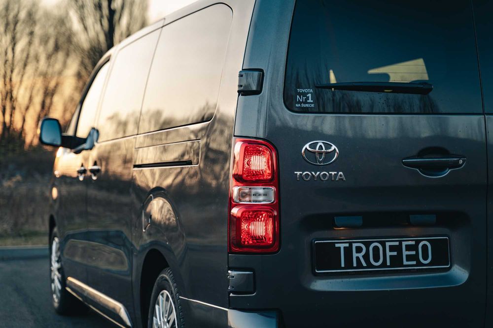 Wynajem busa Toyota PROACE Verso Long wypożyczalnia samochodów