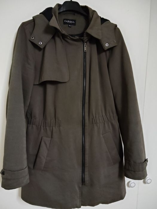 Parca Castanha Impermeável com Capuz Marca Caroll