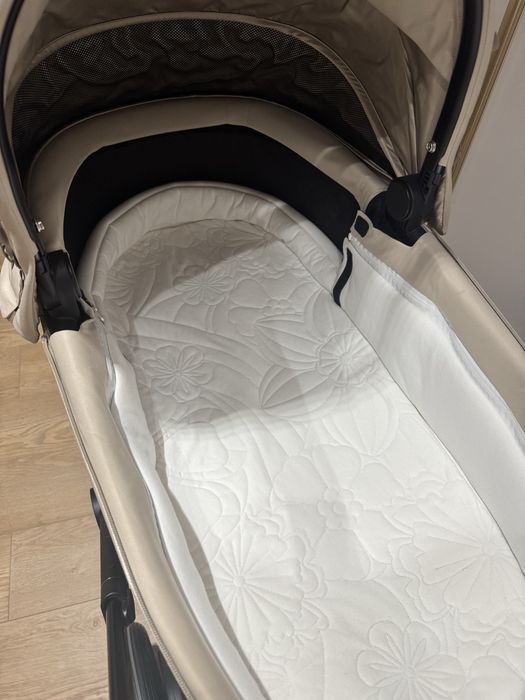 Коляска Cybex e-Priam ( з системою загойдування ) 4.0, 2025 р