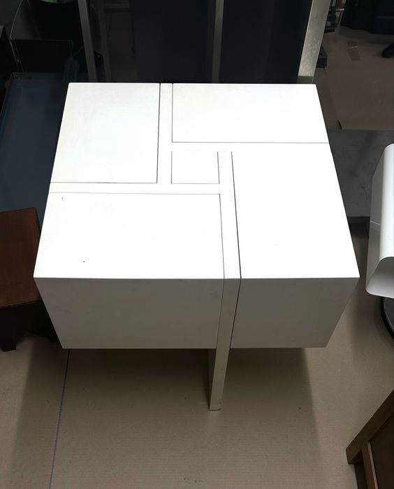 Mesa de apoio lacada