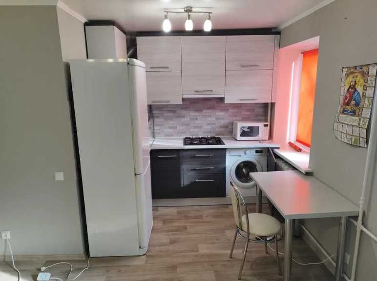 Продам 1кімнатну студію ЦЕНТ Меблі +техніка