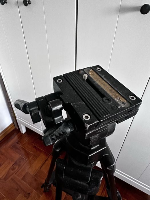 Tripé profissional em bom estado