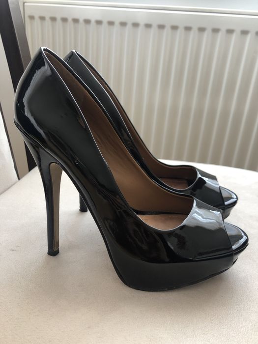 Buty lakierki czarne Aldo.