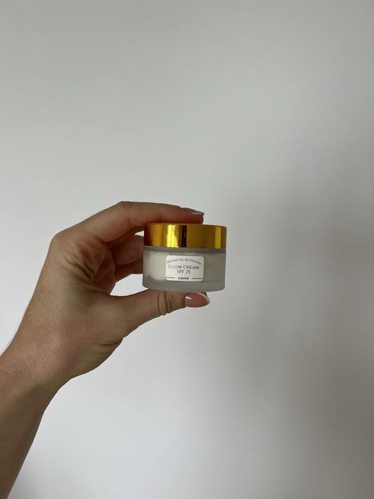 Зволожувальний крем для обличчя з ілюмінувальним ефектом