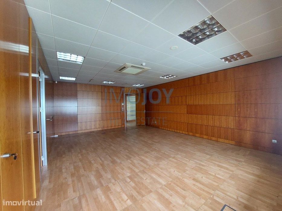 Edifício de Escritórios na Zona Industrial do Pau Queimado, Montijo