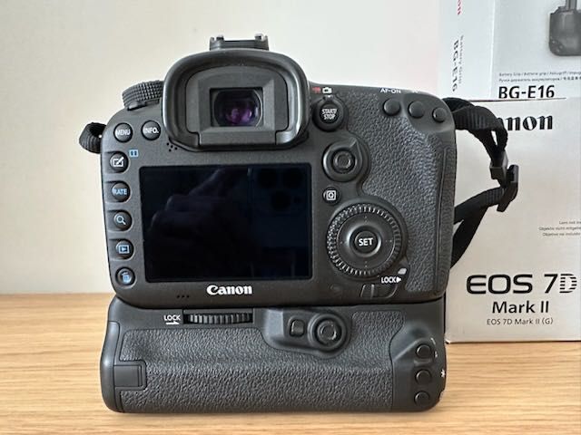 Canon 7D Mark II + PunhoBG-E16 + 2x Cartões CF Sandisk Extreme Pro 128Gb