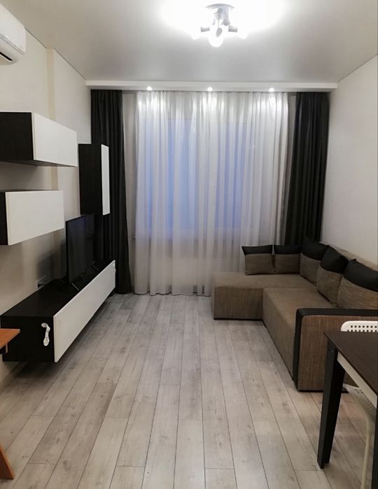 АРЕНДА квартиры в Кадоре на Литературной. Кухня студия + спальня