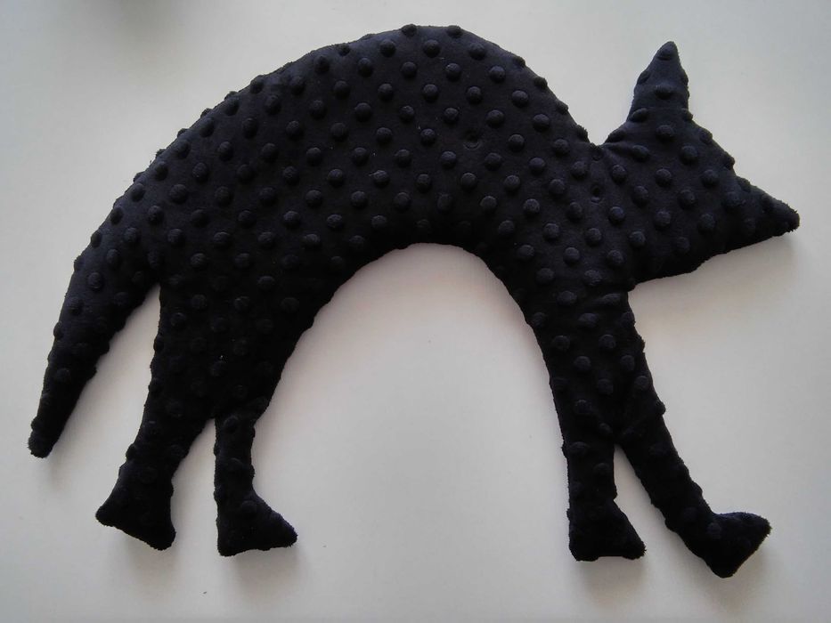 zabawka sensoryczna kotek poduszka obciążeniowa na ramiona kolana