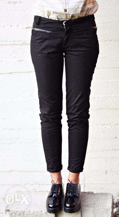 Czarne spodnie cygaretki Zara