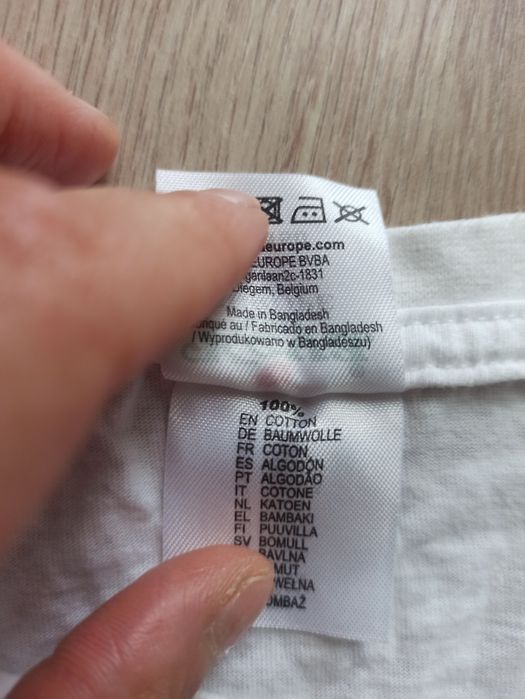 T-shirt. Koszulka z krótkim rękawem.