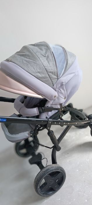 Колиска для дівчинки