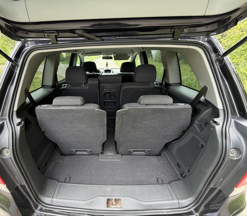 Opel Zafira 2010  рік 1,6 бенз 7 - місна