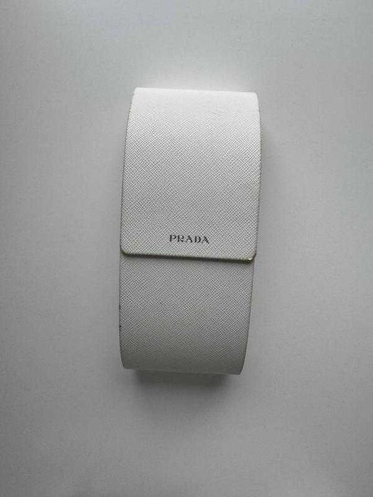 Сонцезахисні окуляри prada