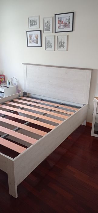 Cama de casal com estrado