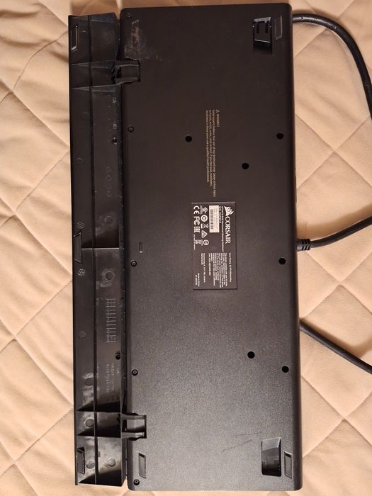 Teclado Corsair Strafe RGB Pro MX Red switches