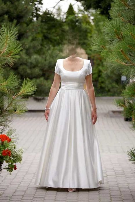 Satynowa suknia ślubna