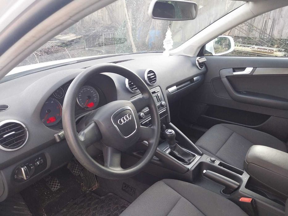 Audi A3 8P Sportback 1.6tdi uszkodzony