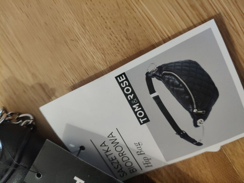 Nerka materiał podobny do skóry z łańcuchem