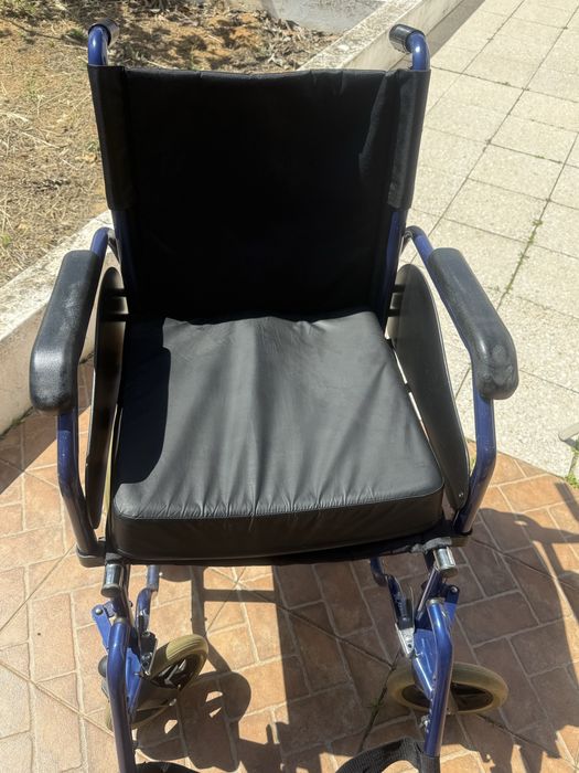 Cadeira de rodas standard aço dobrável, com tecido de nylon, com almofada anatómica viscoelástica