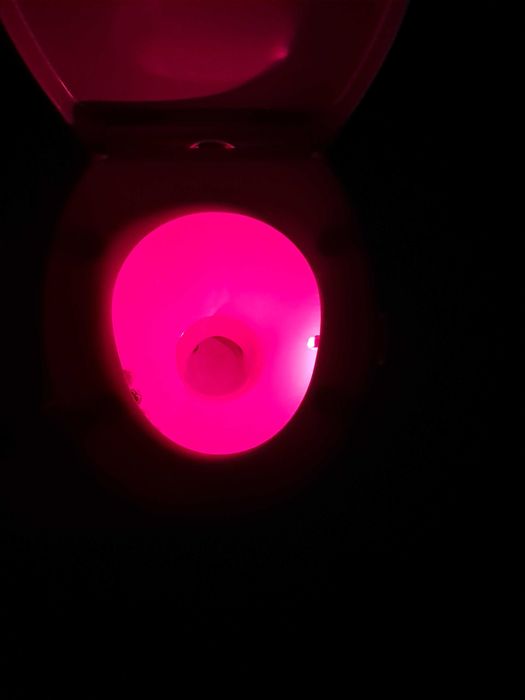 nowe lampki do WC uruchamiane czujnikiem ruchu cena jest za 1 szt