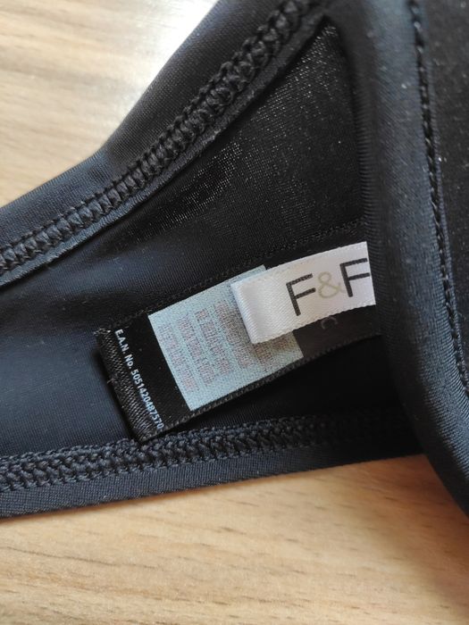 Czarny biustonosz góra od bikini 44C/B