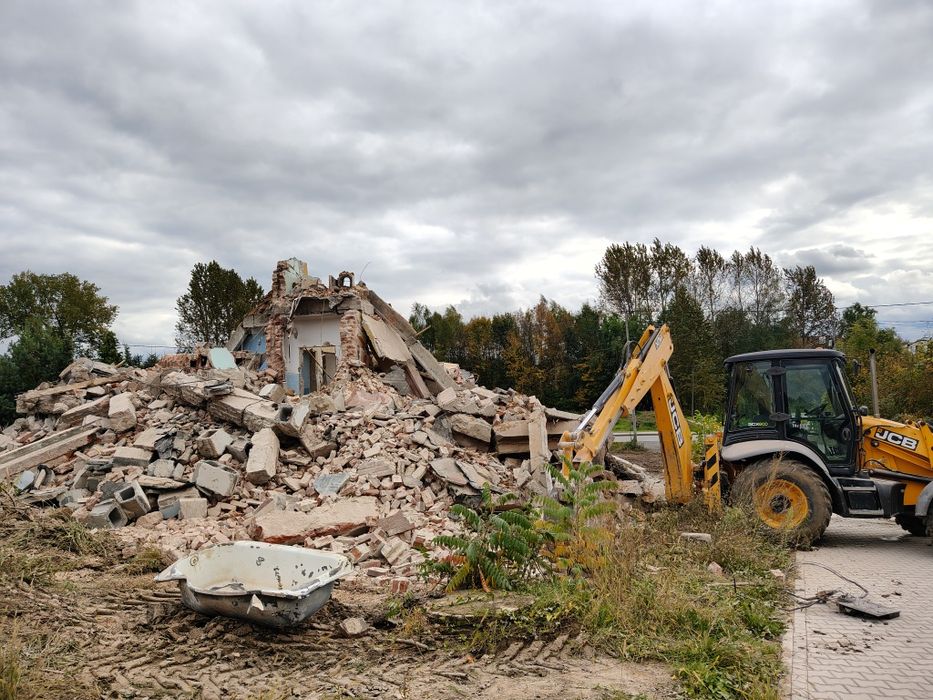 Oferuje prace  rozbiorki budynków, układanie kostki brukowej ,izolacje usługi koparką mała jak i dużą .