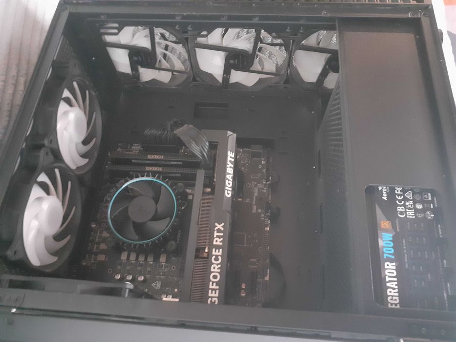 Vende-se computador com apenas 3 meses de uso Nova praticamente64729767874561123