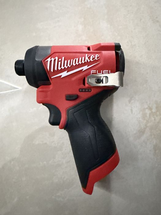 Zakrętarka milwaukee m12