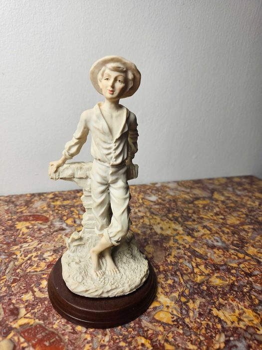 Włoska duża figurka piękna "Młody farmer" 19 cm