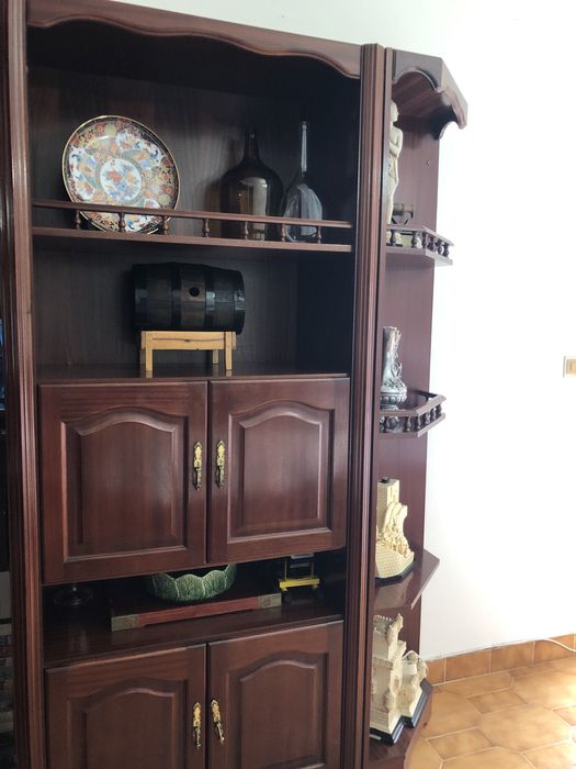 Estante com balcão/bar