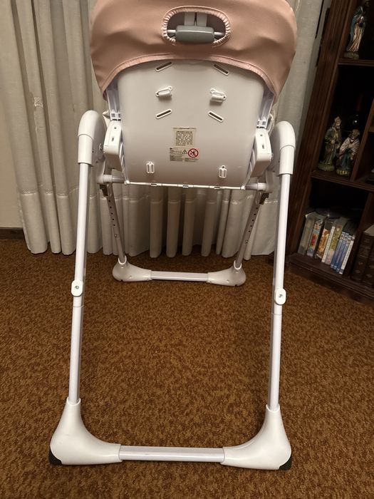 Cadeira de refeicao rosa