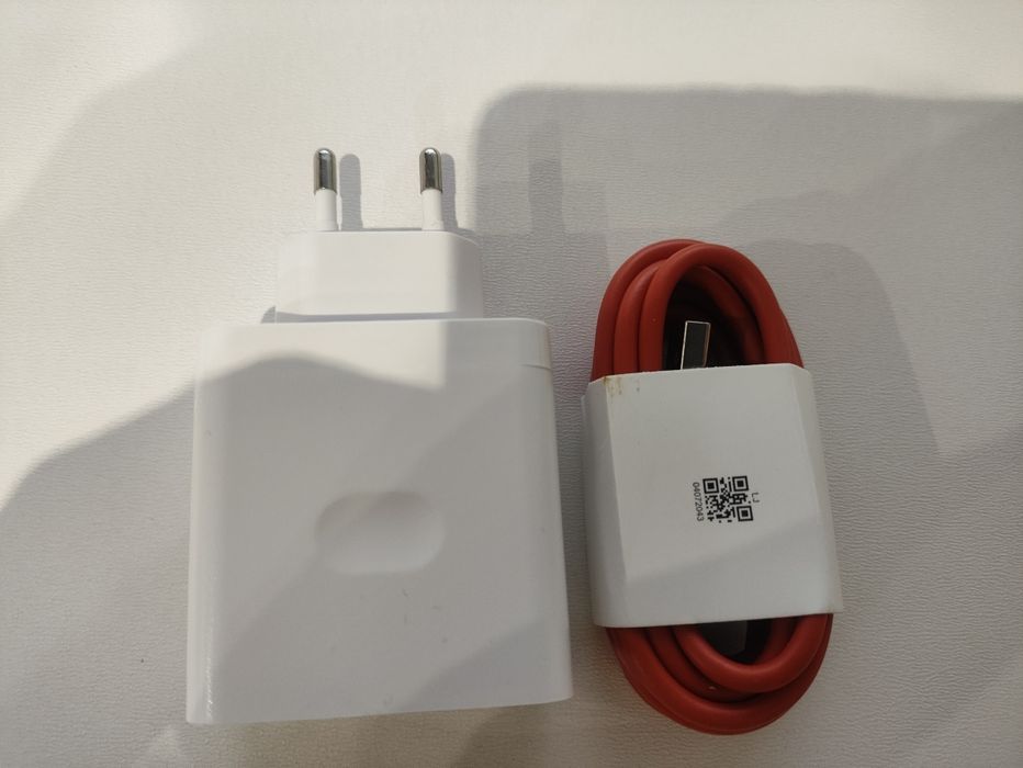 Ładowarka współpracująca z telefonami oppo, realme, oneplus. Kabel 2m.
