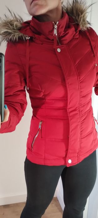 Kurtka czerwona z kapturem
