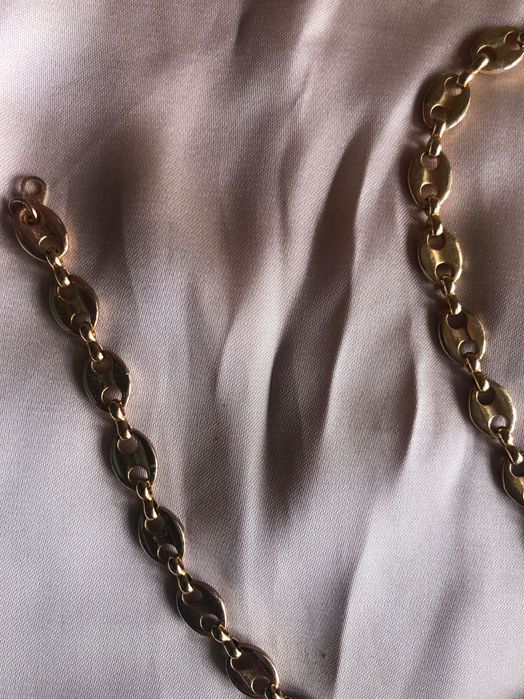 Fio dourado distinto
