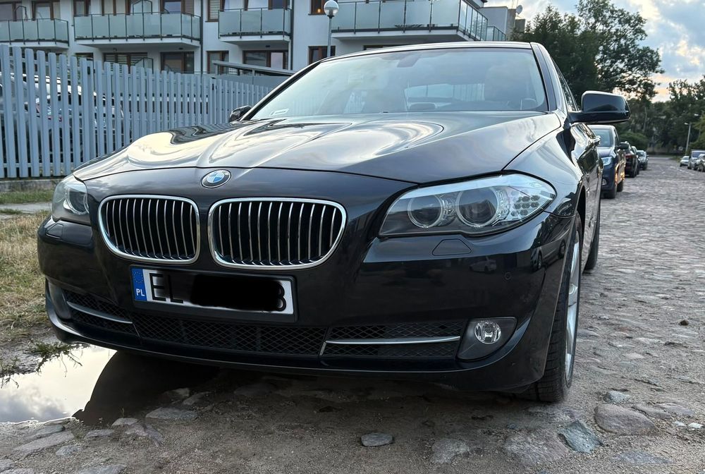 BMW Seria 5 BMW 535i F10 r2013 czarny sedan uszkodzony silnik