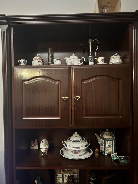 Mobiliário de sala/jantar em madeira – vendo conjunto ou separado