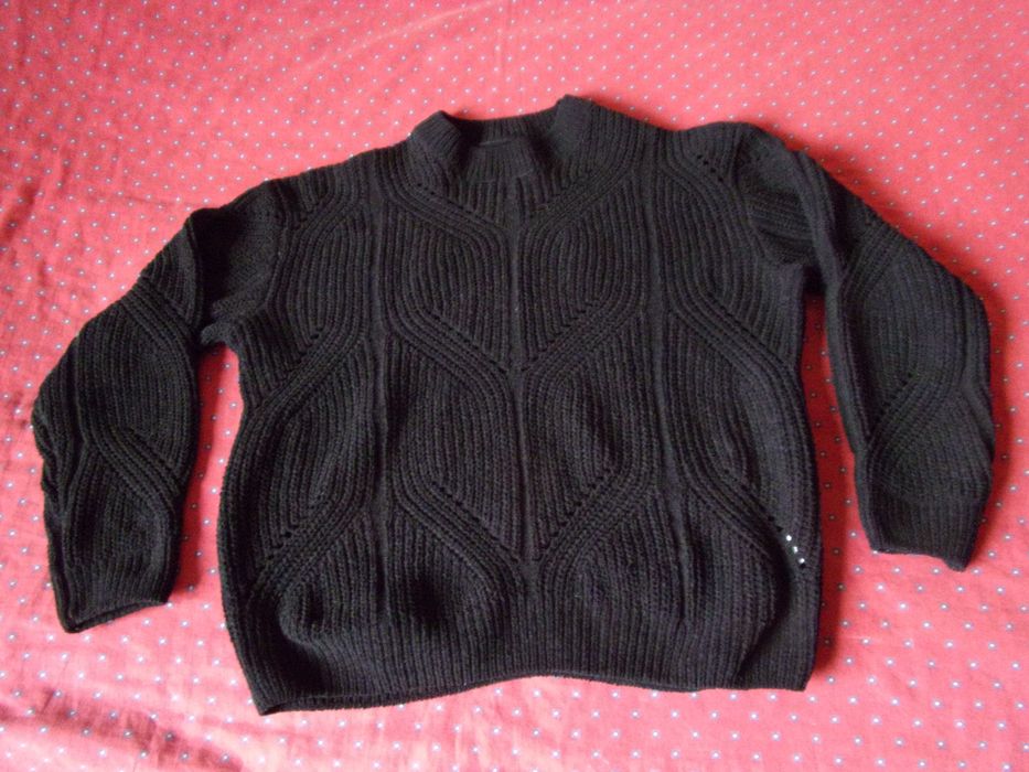 Czarny sweter damski Sinsay L