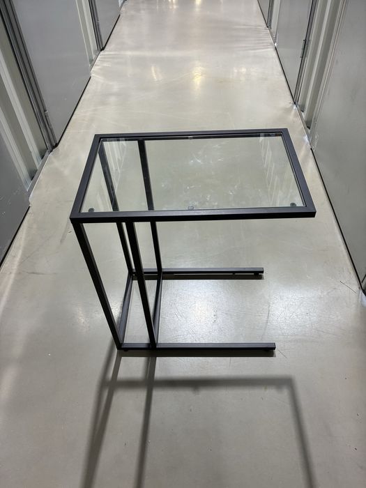 Mesa com tampo de vidro