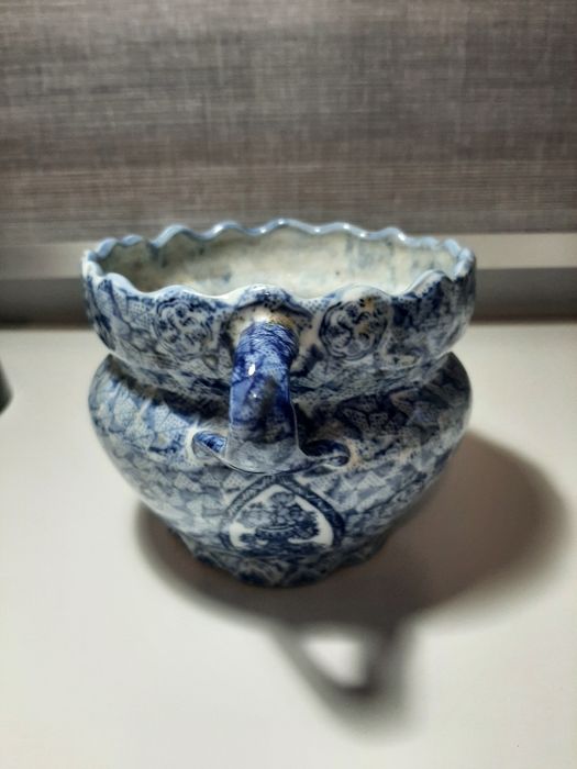 Jarra azul trabalhada