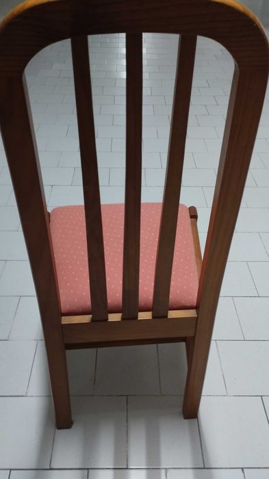 6 cadeiras de sala em pinho mel e foro em tecido